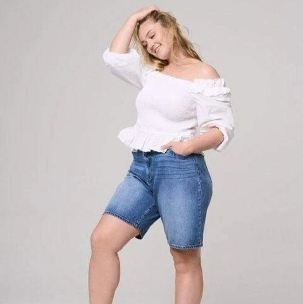 NEW WITH TAGS Sneak Peek PLUS 22W Denim Jean Shorts